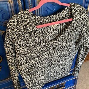 Yes Lola Womens XS Very Soft Long sleeve Vneck